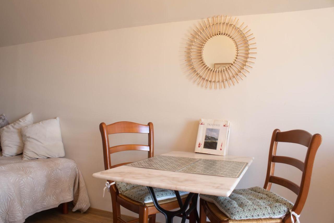 Du Cote De Chez Swann 1 Bed & Breakfast Trouville-sur-Mer Exterior photo